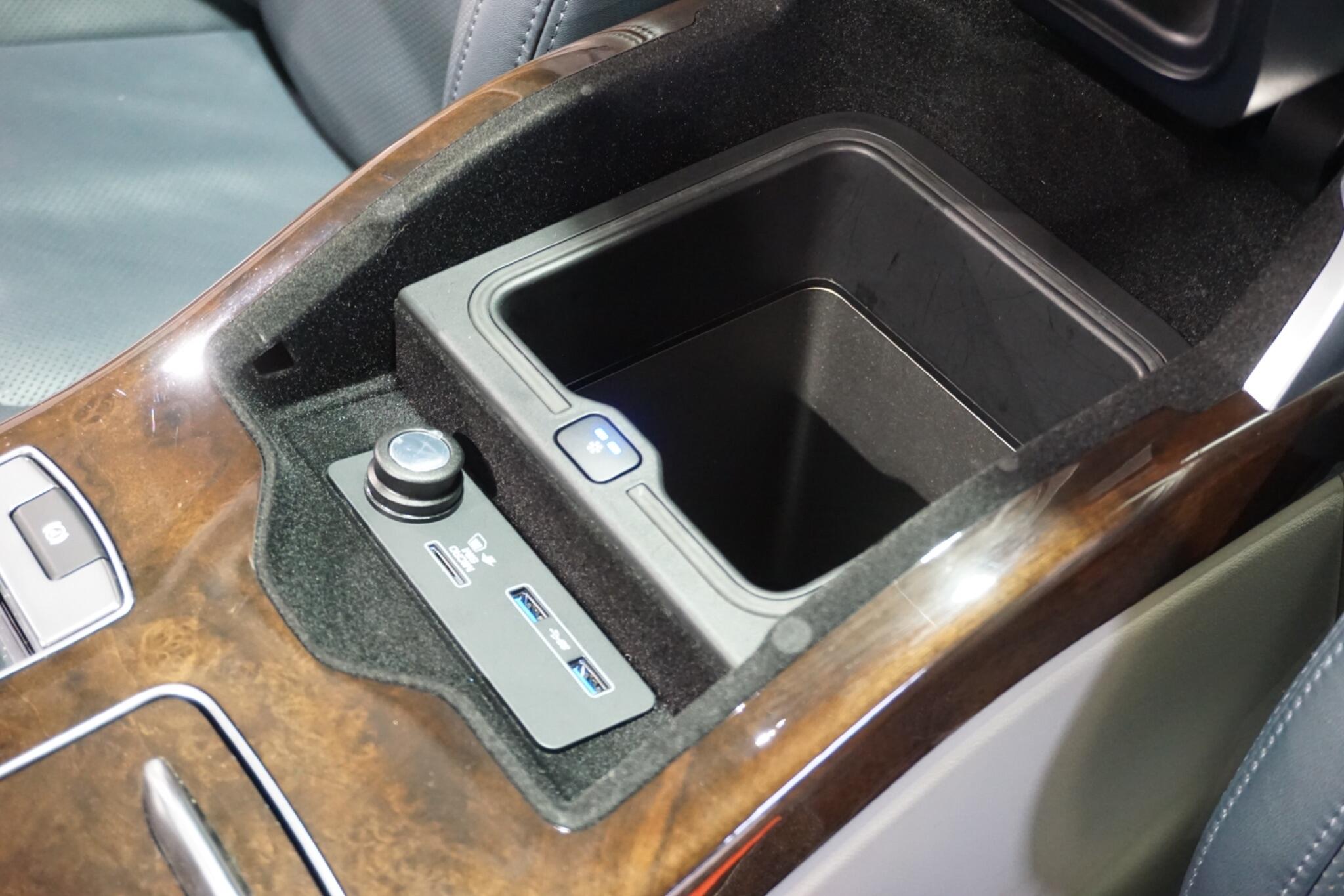 Land Rover Range Rover 2.0 P400e 13.1kWh Vogue SUV 5dr Petrol Plug-in Hybrid Auto 4WD Euro 6 (s/s) (404 ps)